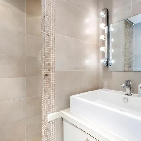 Du Lion/ac Historic Flat, Marais, 4-5 Guests * Paris