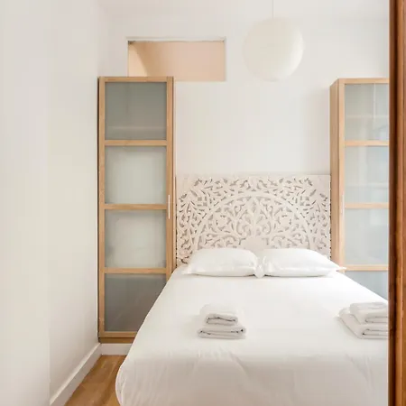 Du Lion/ac Historic Flat, Marais, 4-5 Guests Apartment
