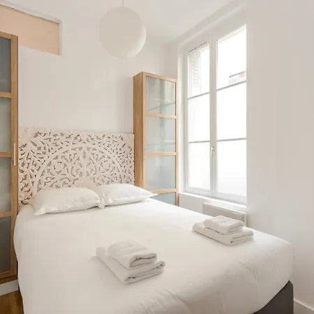 Du Lion/ac Historic Flat, Marais, 4-5 Guests Apartment *
