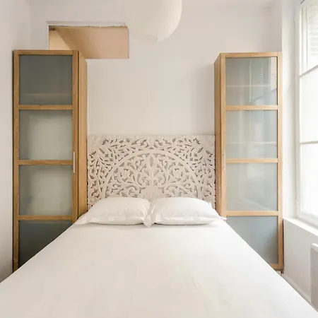 Apartment Du Lion/ac Historic Flat, Marais, 4-5 Guests Paris