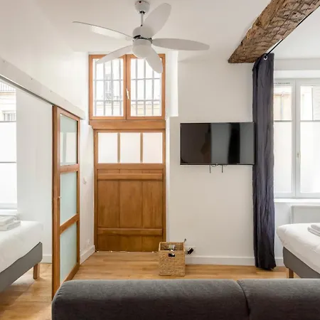 Apartment Du Lion/ac Historic Flat, Marais, 4-5 Guests *