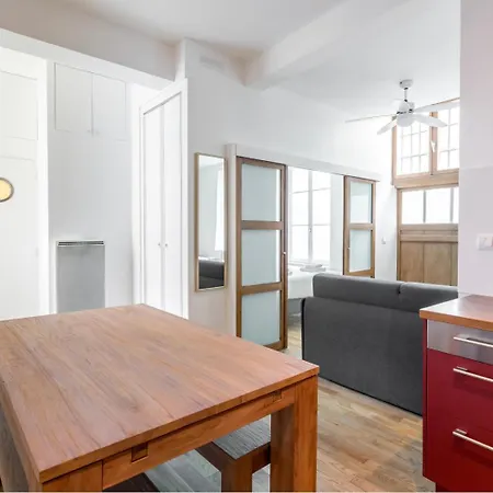 Du Lion/ac Historic Flat, Marais, 4-5 Guests * Paris