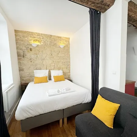 Du Lion/ac Historic Flat, Marais, 4-5 Guests Apartment