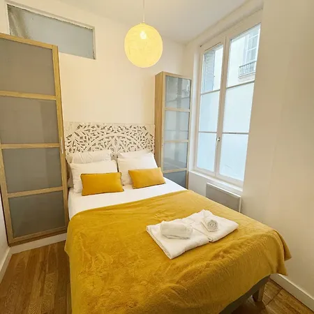 Du Lion/ac Historic Flat, Marais, 4-5 Guests Apartment *